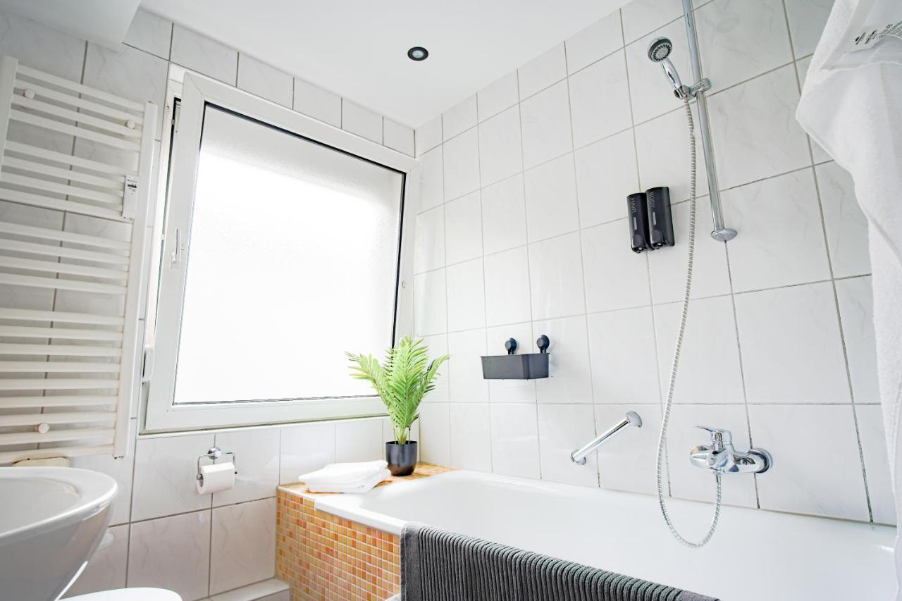 Homefy Bright And Cozy Holiday Apartment - Washer & Dryer - Free Parking エッセン エクステリア 写真